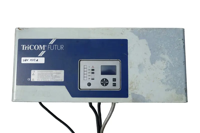 24V 100A TriCOM FUTUR Ladegerät
